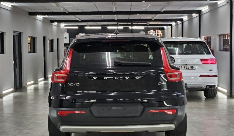 2018 Volvo XC40 D4 Momentum AWD Geartronic full