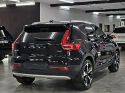 2018 Volvo XC40 D4 Momentum AWD Geartronic full