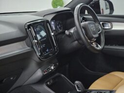 2018 Volvo XC40 D4 Momentum AWD Geartronic full