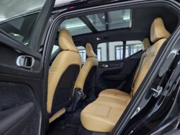 2018 Volvo XC40 D4 Momentum AWD Geartronic full